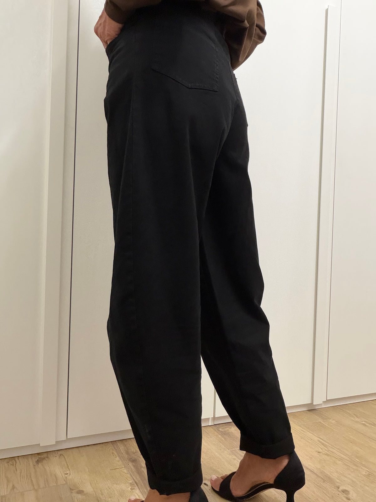 Pantaloni Barrel con Cintura Abbinata