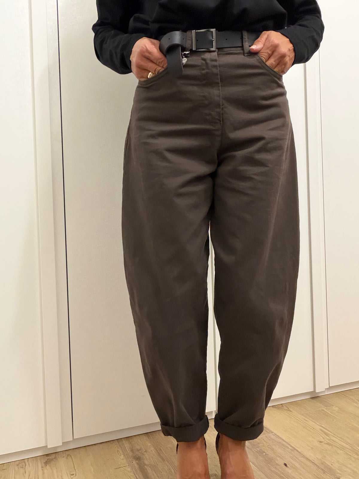 Pantaloni Barrel con Cintura Abbinata