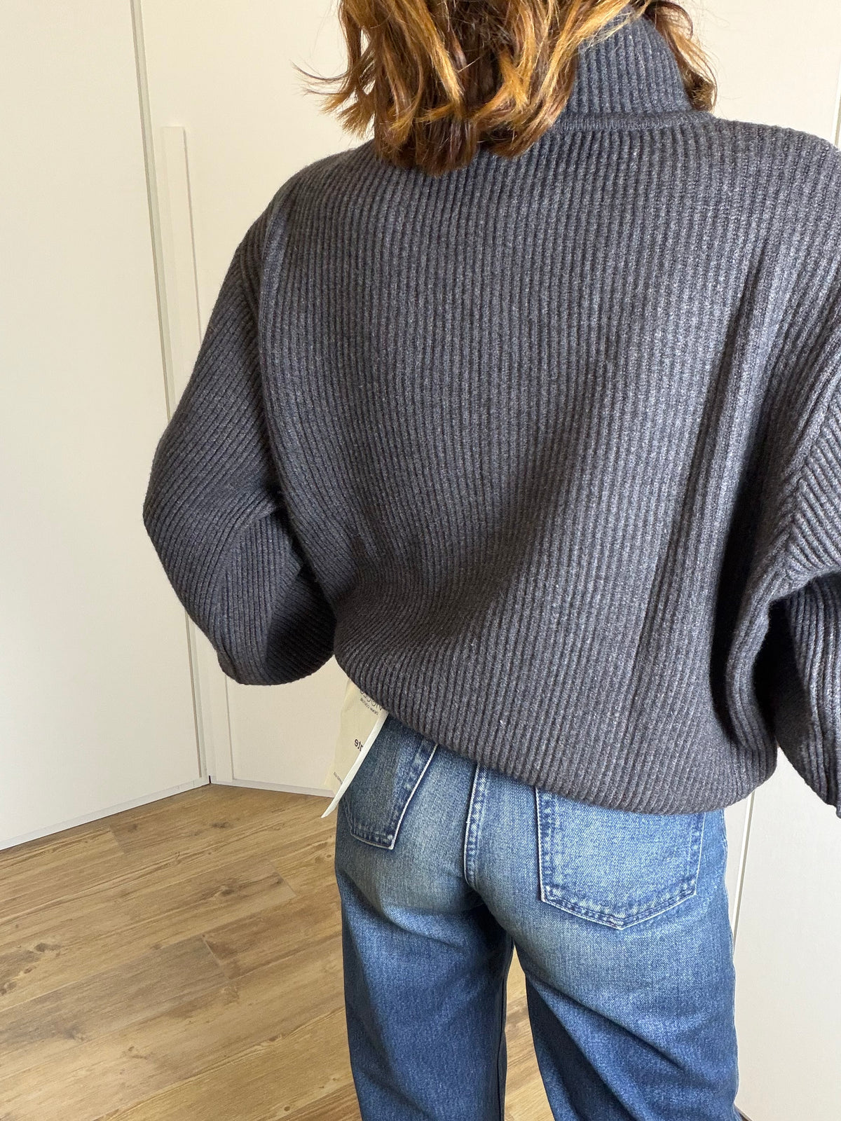 Cardigan a Coste con Collo Alto e Bottoni Gioiello Dorati