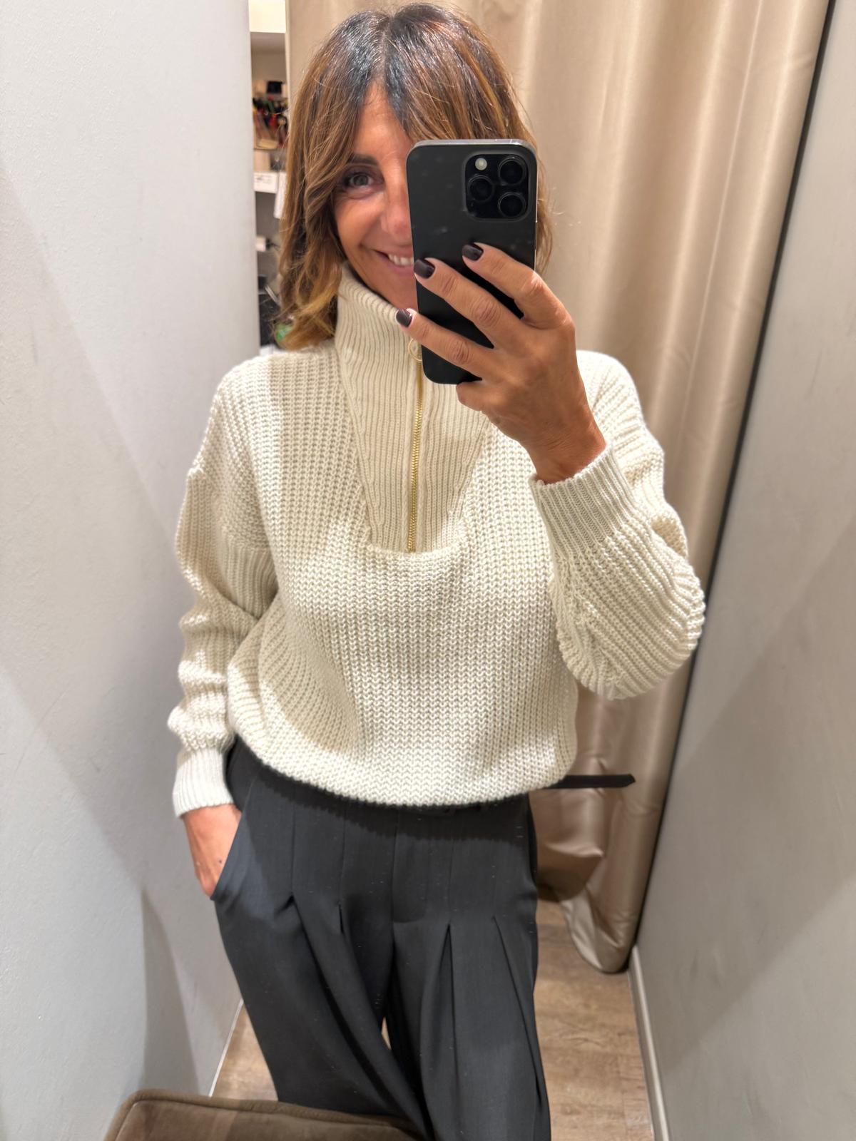 Pullover a Coste con Collo Alto e Zip