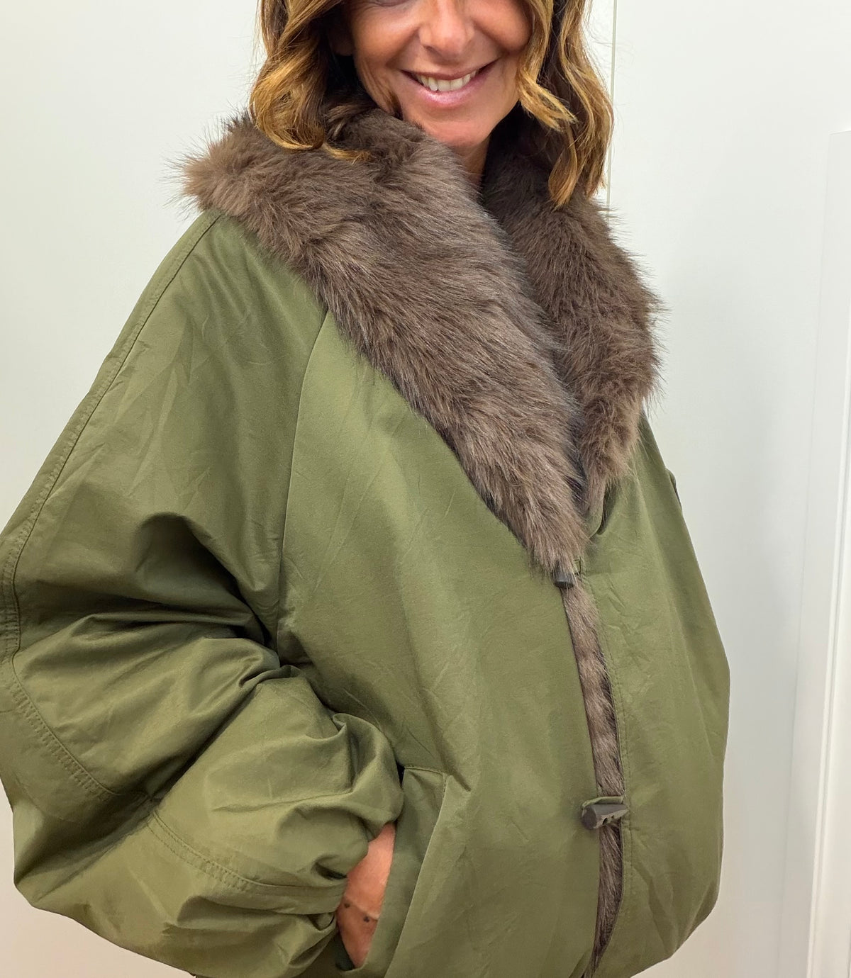 Bomber con Alamari e Collo Eco-pelliccia Staccabile